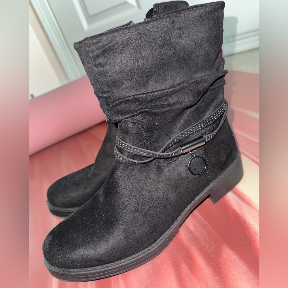 Black Women's Boots NWOT never worn